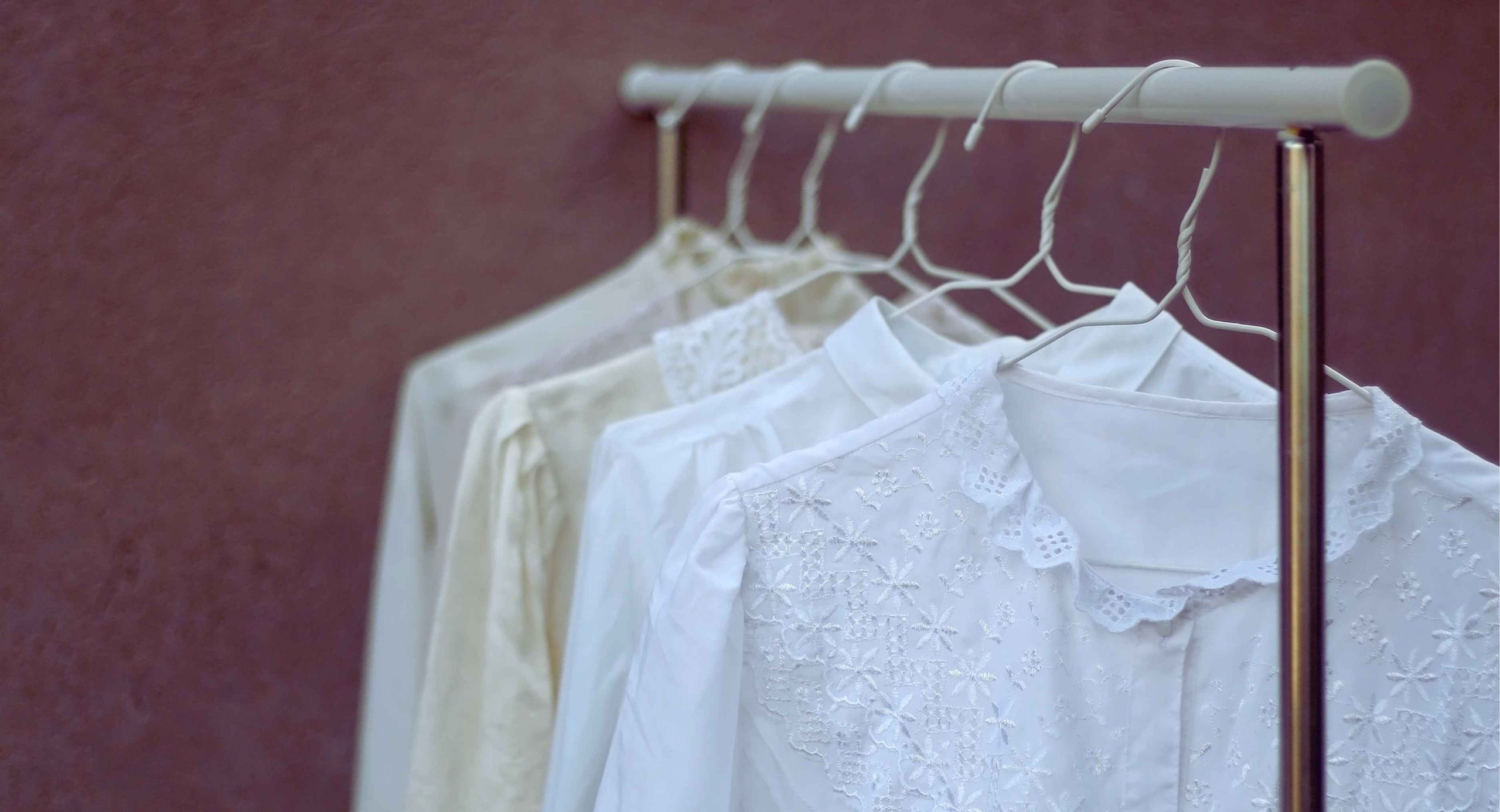 Portant vetements minimaliste chambre rangement sans dressing